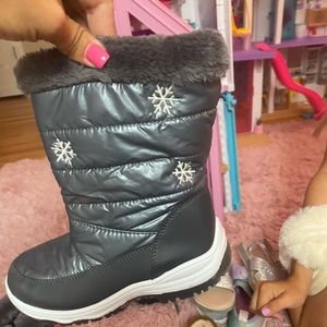 Girls snow boots